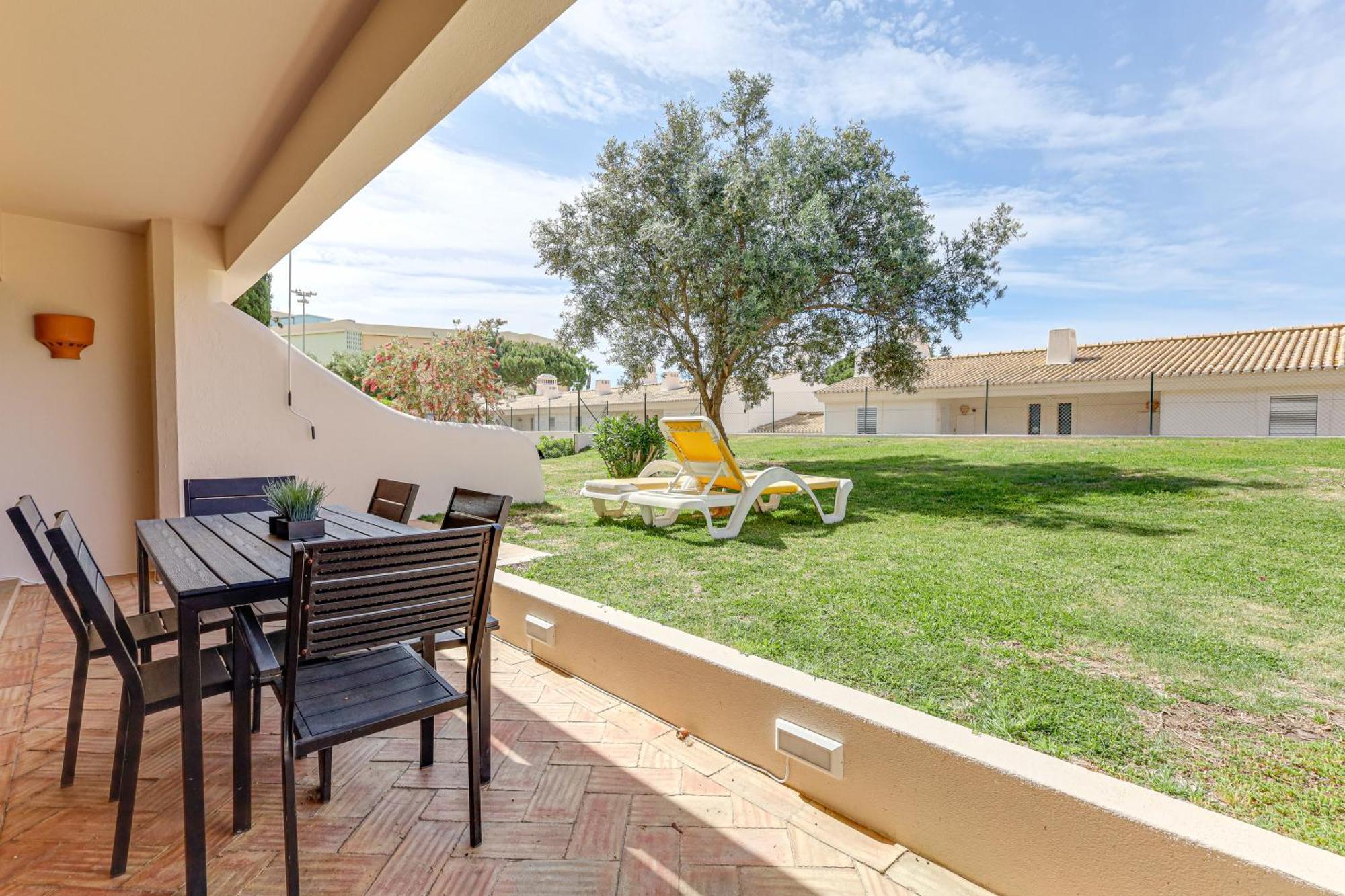 Apartment With 2 Bedrooms, 2M To The Beach Armacao de Pera Exterior photo
